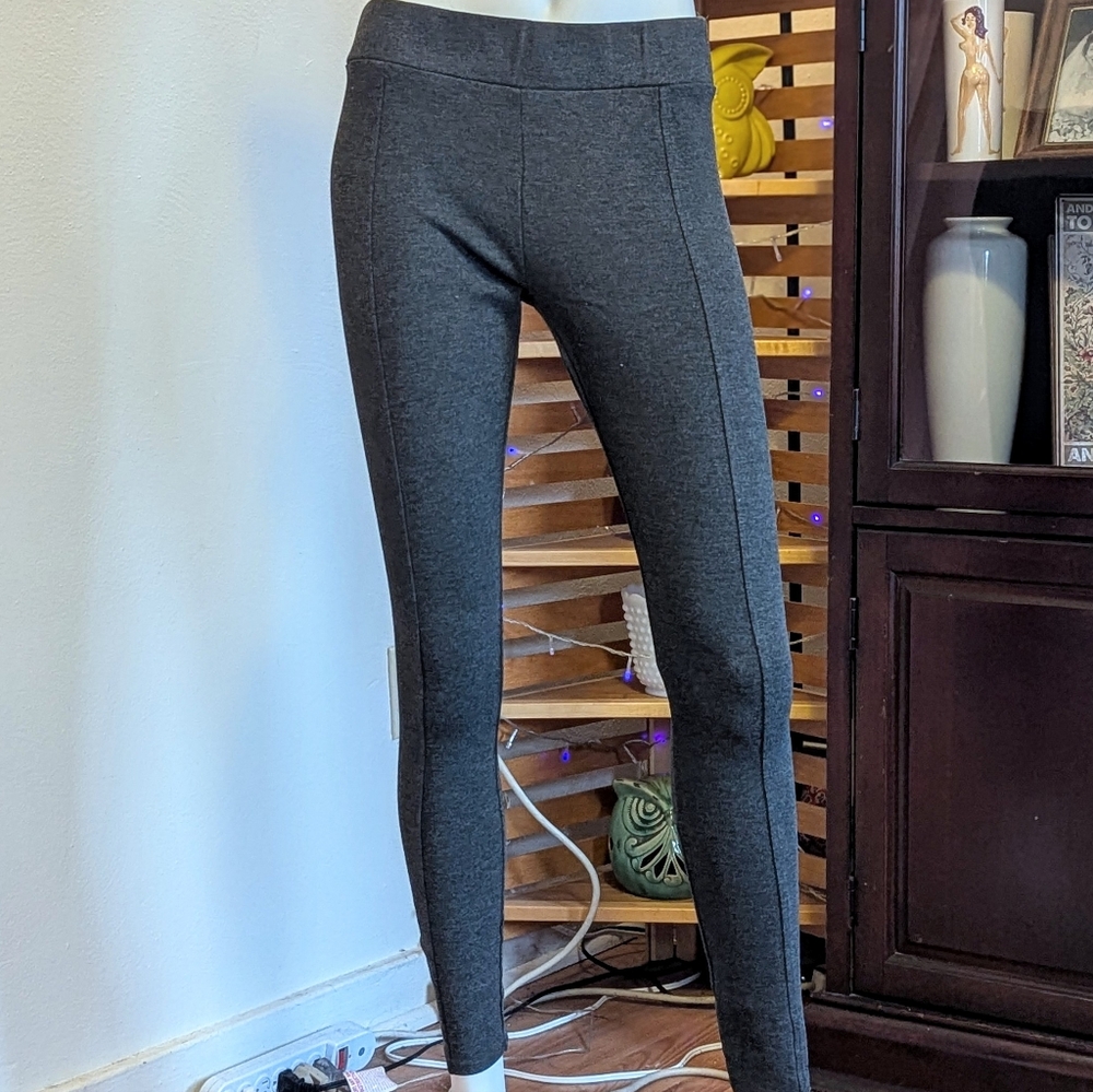 Philosophy Charcoal Capris With Front Leg Seams